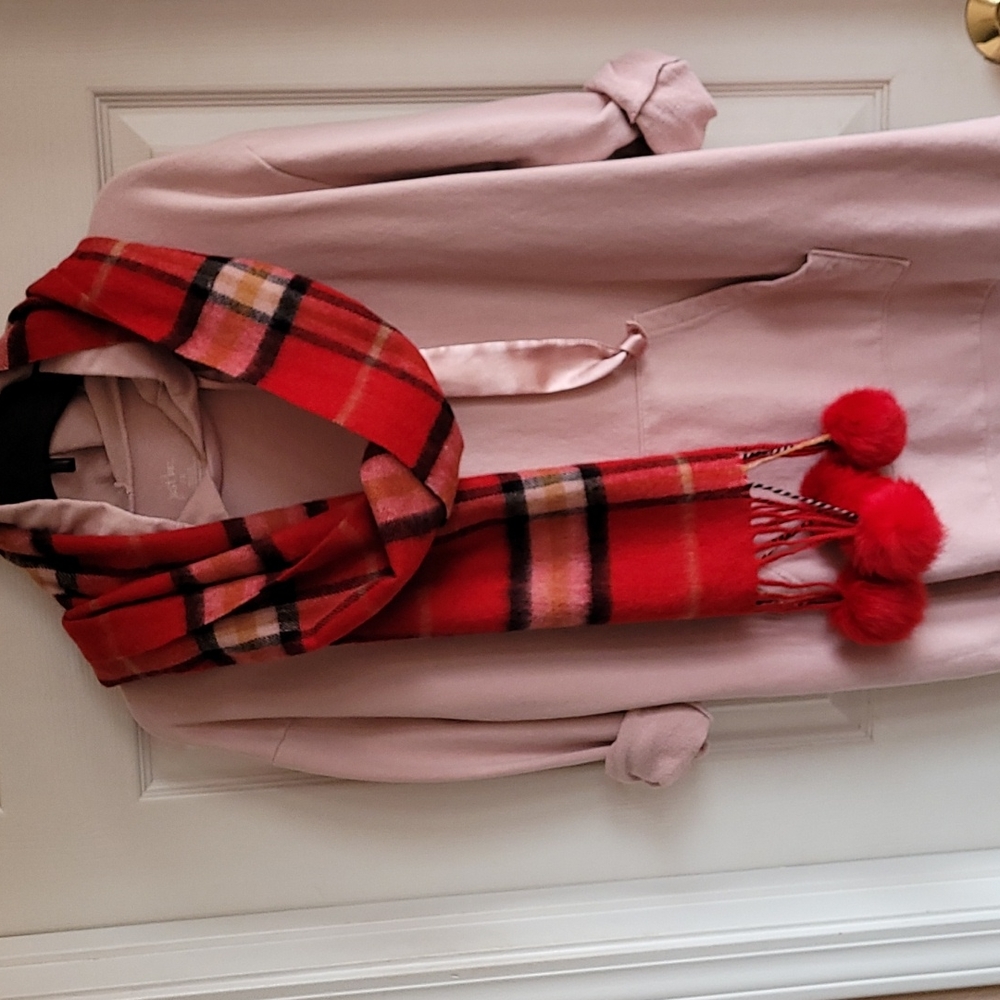 NWOT Macy's Plaid Pompom Scarf - Picture 4 of 10